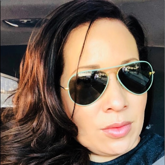 Meet your Posher, Milagros - Picture 1 of 1